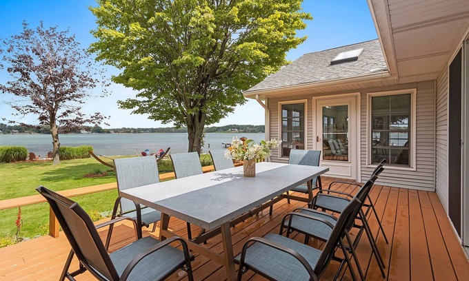 Sturgeon Bay House | Bridgeview Cottage: A Family-Friendly Waterfront Home in Sturgeon Bay
