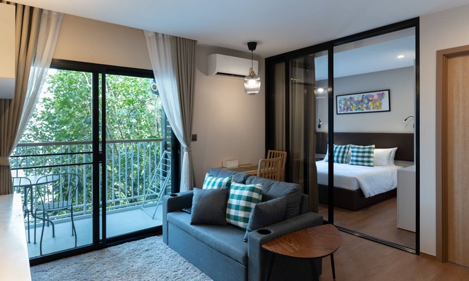 Ban Saiyuan Apartment | Bright 1BR X413 Desk & Pool View