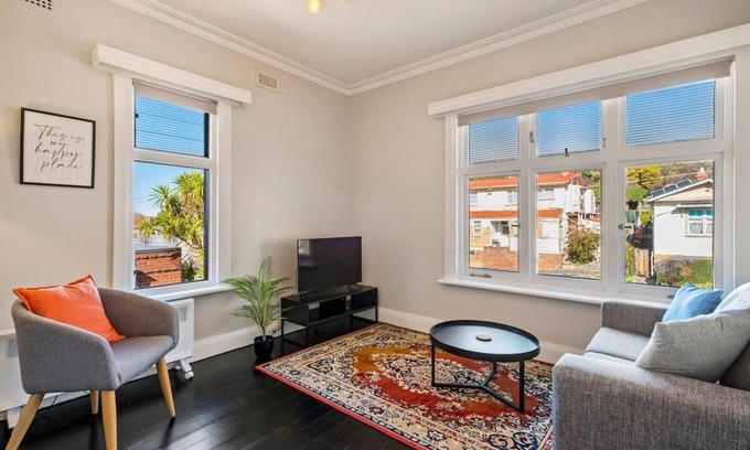 Hobart Central Business District Apartment | Bright 2 bedroom apartment - easy walk to the CBD