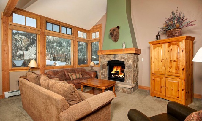 Keystone Condo | Bright 2 Bedroom Premier Townhouse with Fireplace!