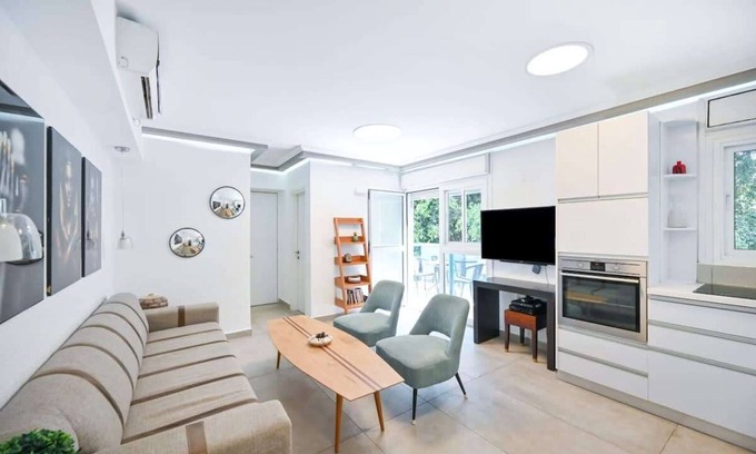 Tel Aviv Apartment | Bright 2BR Apartment with Balcony in Dizengoff by HolyGuest