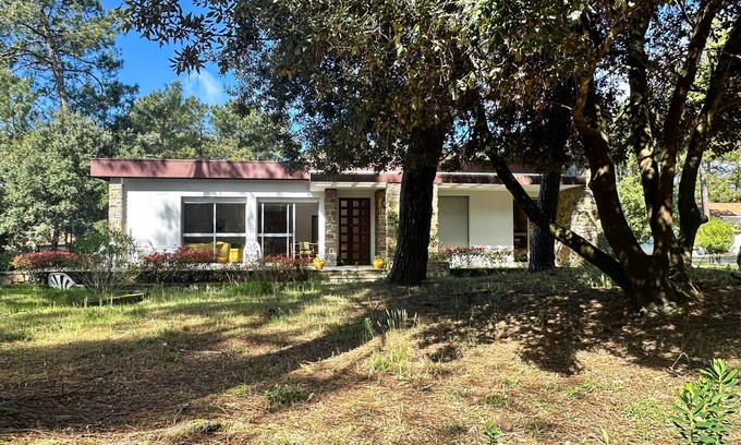 La Palmyre House | Bright 3-bedroom Villa with Garden in La Palmyre