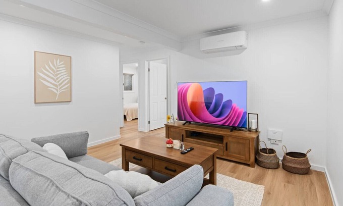 Herston House | Bright 3BR Home| 2 Baths |Close to CBD & Hospitals
