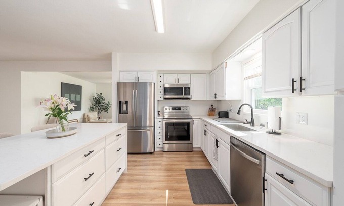 Edgewood House | Bright 4/2 Home near Downtown