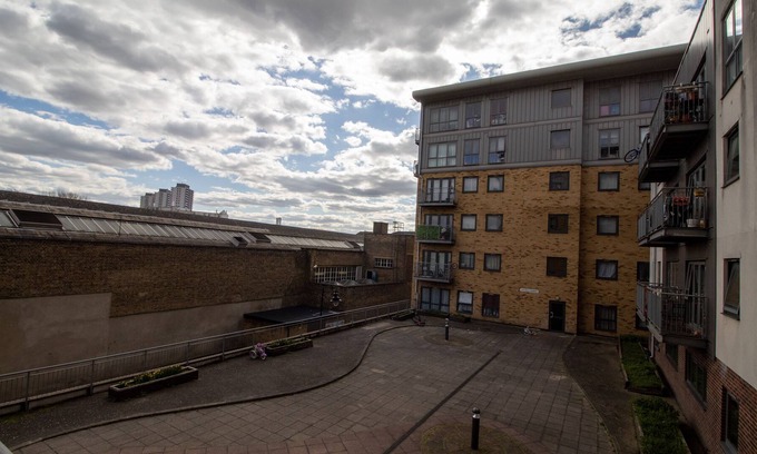 Bow Apartment | Bright Airy 1 bed Apartment. 5 mins from Stratford