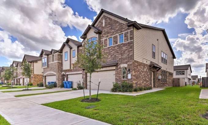 Rosenberg House | Bright & Airy 3BR Home Near OakBend Med Center - Perfect for Families & Nurses