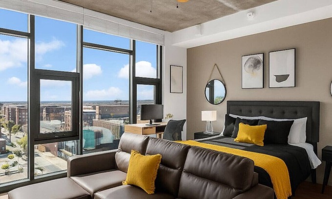 Five Points South Apartment | Bright + Airy Studio | Perfect City Escape 8