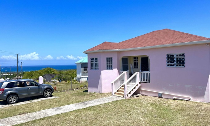 Rawlins House | Bright and cheerful island bungalow w/ocean views