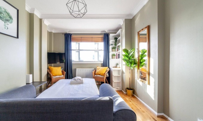 Newington Apartment | Bright and Cosy Apartment in South London