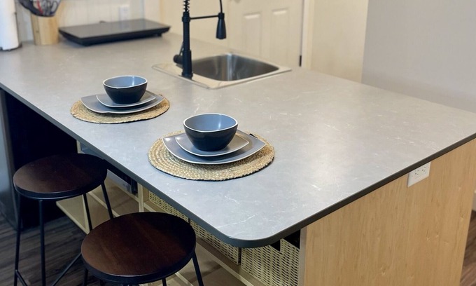 Campbell River House | Bright and open 1 bedroom suite near the ocean