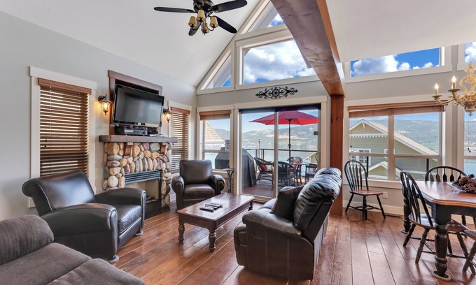 Central Okanagan House | Bright and Open Lakeview 2 Bedroom and Loft Cottage at La Casa!