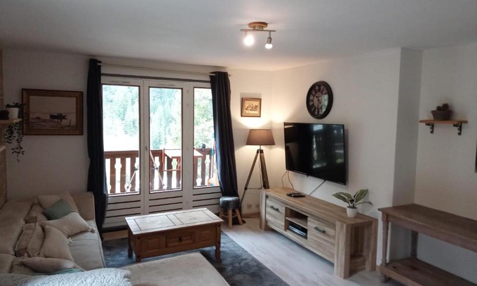 Les Brevieres Apartment | Bright and spacious apartment with balcony