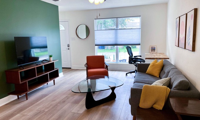 Austin House | Bright and stylish two bedroom home in the heart of South Austin