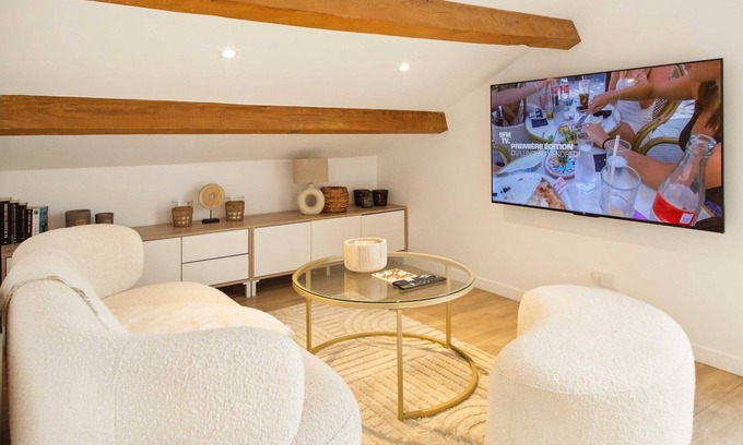 Saint-Tropez City Centre Apartment | Bright apartment - AC- 2P - Center of St Tropez