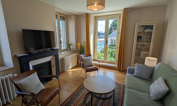 Montargis Apartment | Bright apartment in central Montargis with canal view