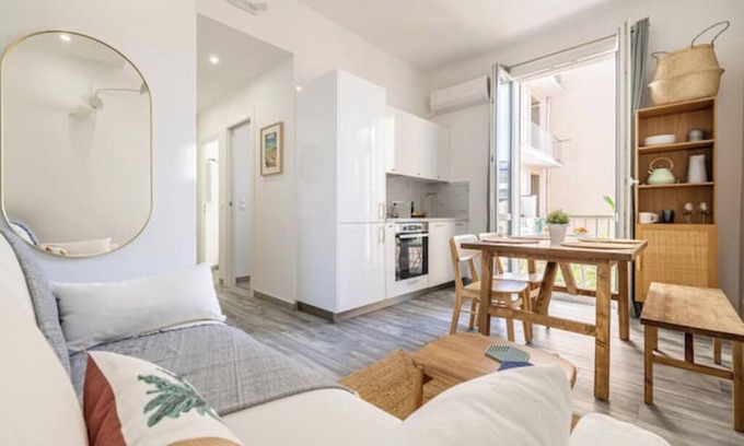 Quartier du Port Apartment | Bright apartment in the heart of the Quartier du Port. Ideal for visiting the Riviera