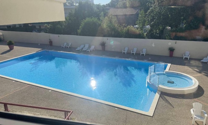 La Rochelle Apartment | Bright apartment, quiet, secure residence, swimming pool/parking, near Port Minimes