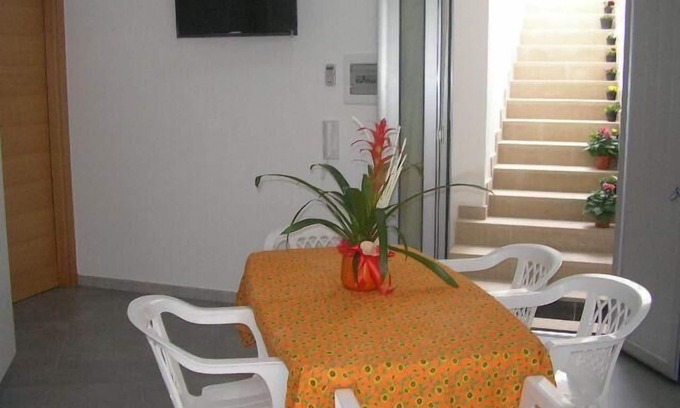 Lido Conchiglie Apartment | Bright basement flat