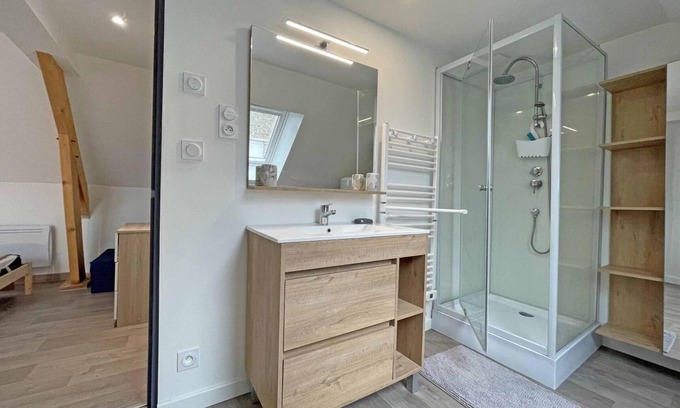 Saint-Pierre-du-Regard Cottage | Bright cottage with garden, pets allowed, WiFi