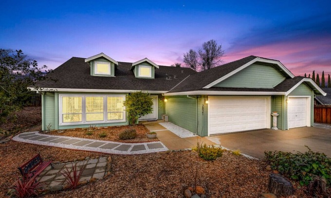 Cameron Park House | Bright Cameron Park Home with Yard & Modern Comfort