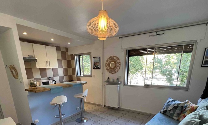 Le Rouet Apartment | Bright, central studio Marseille Prado near Vélodrome