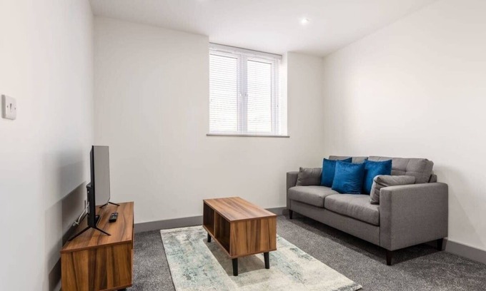 Leeds Apartment | Bright & Cosy Apartment in Leeds! Free Parking