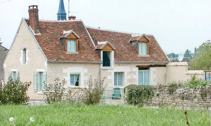 Montresor Cottage | Bright cottage in Montrésor with garden and WiFi