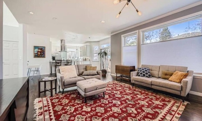 Longmont House | Bright & Cozy 3BDR Retreat in Longmont