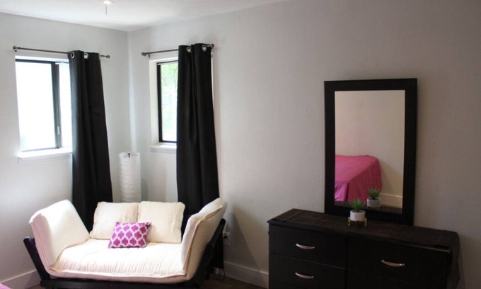 Tallahassee House | Bright, cozy and modern home 8 minutes to FSU.