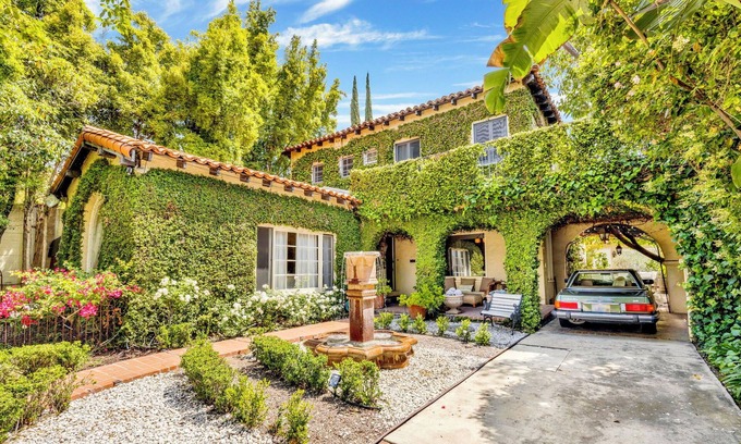 Melrose House | Bright & Cozy Home on Highland Avenue