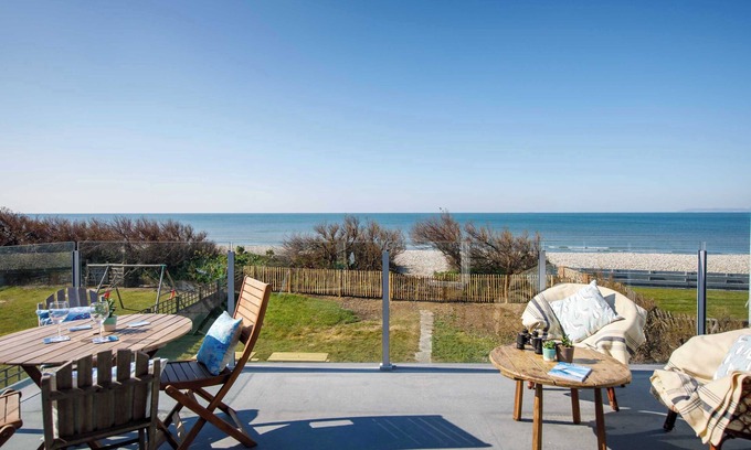 Wittering House | Bright & Dreamy/On the Beach/Garden & Balcony