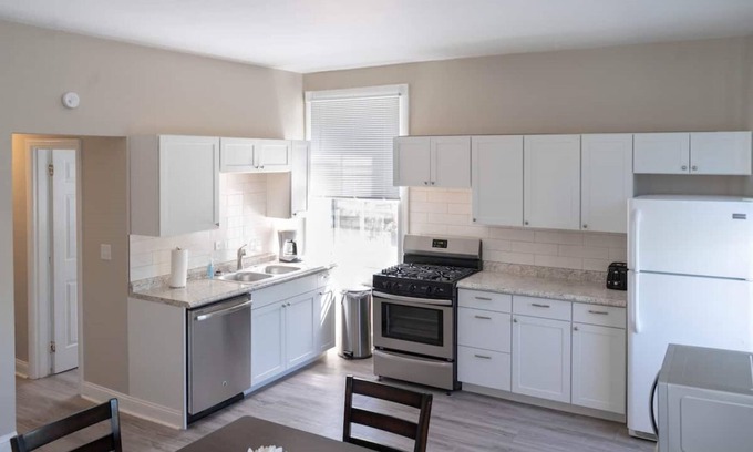 Mount Auburn House | ⭐️ Bright & Dreamy⭐️| Mins to Downtown, 👑 Queen Beds