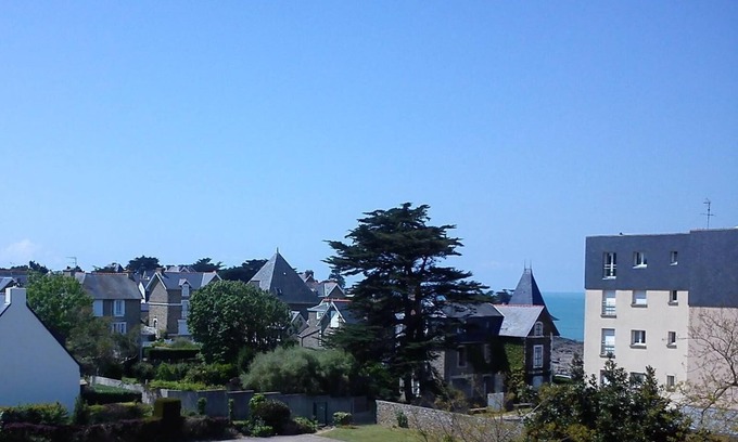 Rotheneuf-Le Pont Apartment | Bright duplex balcony and small sea view, 100 m from Val beach, St Malo Rothéneuf
