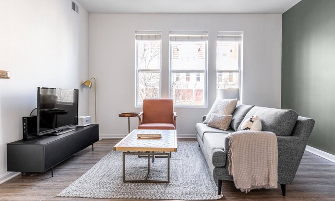 Adams Morgan Apartment | Bright Dupont Circle 2BR nr. U Street & Adam's Morgan, by Blueground