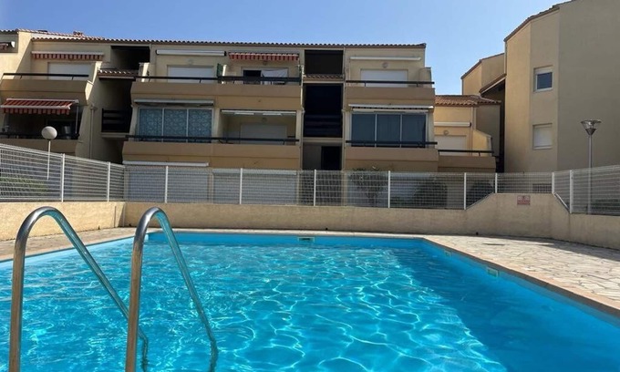 Marseillan Plage Apartment | Bright flat in a residence with pool close to shops