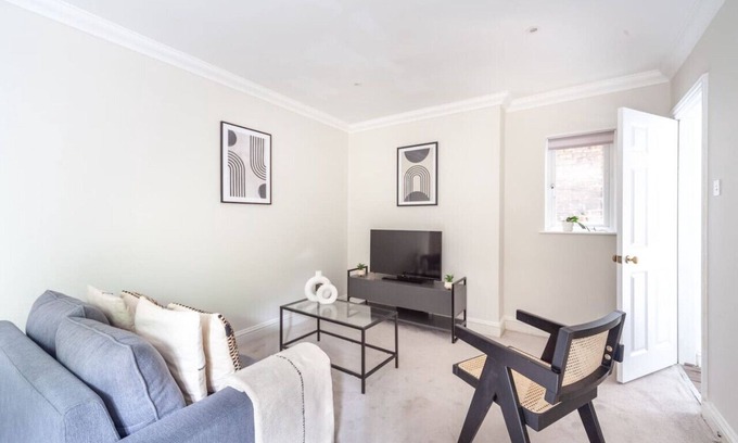 West Ealing Apartment | Bright Flat near West Ealing