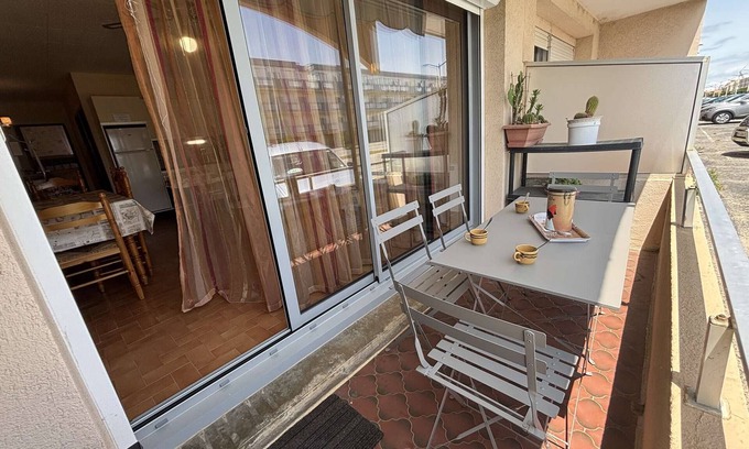 Port-la-Nouvelle Apartment | Bright ground floor apartment, 2 rooms, pool near sea