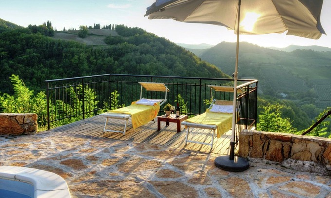 Modigliana House | Bright Holiday Home in Modigliana with Swimming Pool