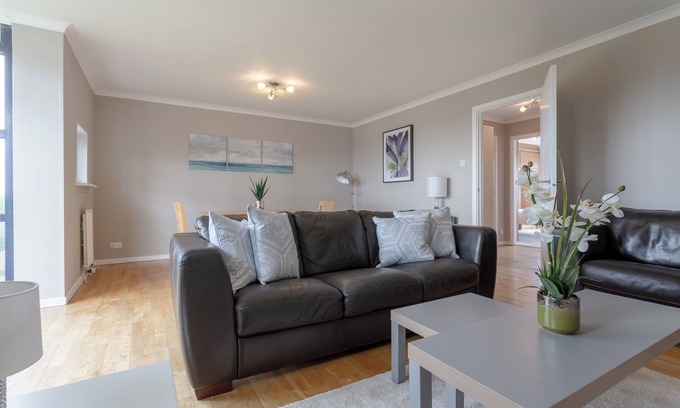 Surrey Docks Apartment | Bright Modern 1 BDR Stunning Thames View