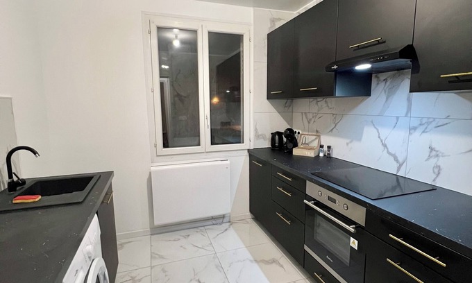 Mainvilliers Apartment | Bright, modern apartment near Chartres