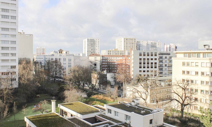 Plaisance Apartment | Bright nest - view on the top of the Eiffel Tower
