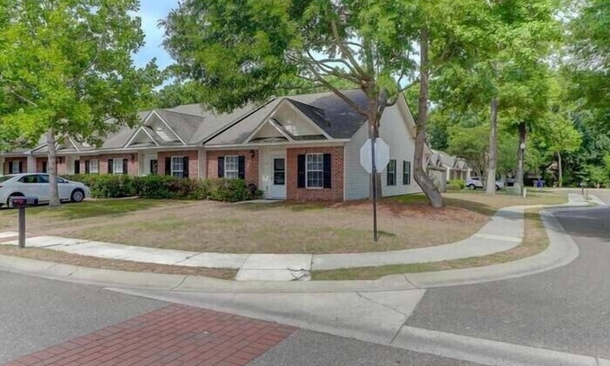 Hickory Shadows House | Bright One Level Town Home Centrally Located
