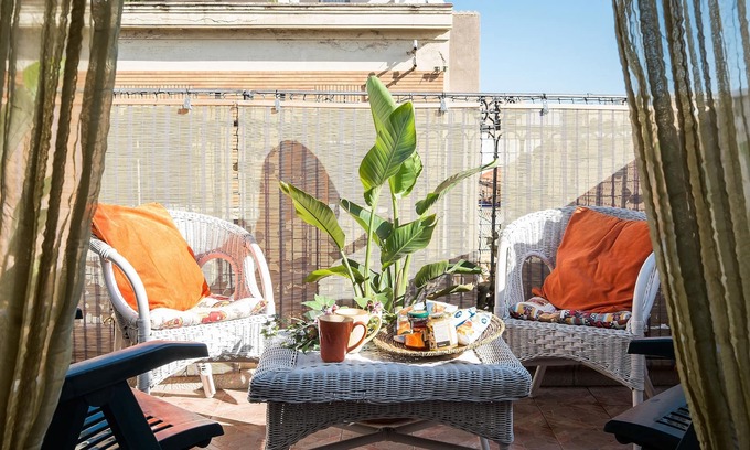 Albergheria Apartment | Bright Penthouse With Terrace On Via Maqueda, In The Heart Of The City