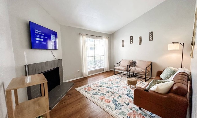 Barker Apartment | Bright & Spacious Townhome - Near Parks & Dining