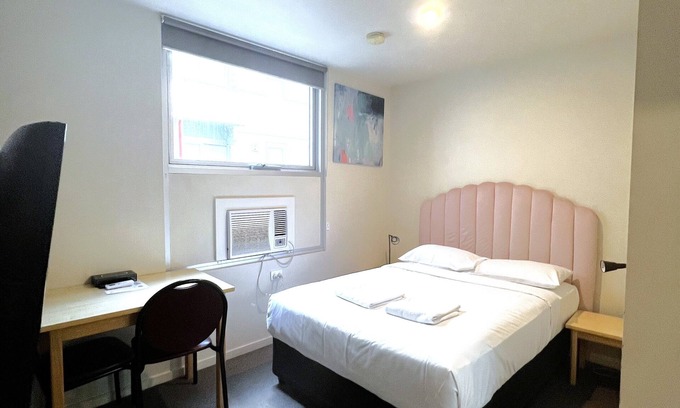 Carlton South Apartment | Bright Studio in Melbourne CBD | Walk to Market & Shops