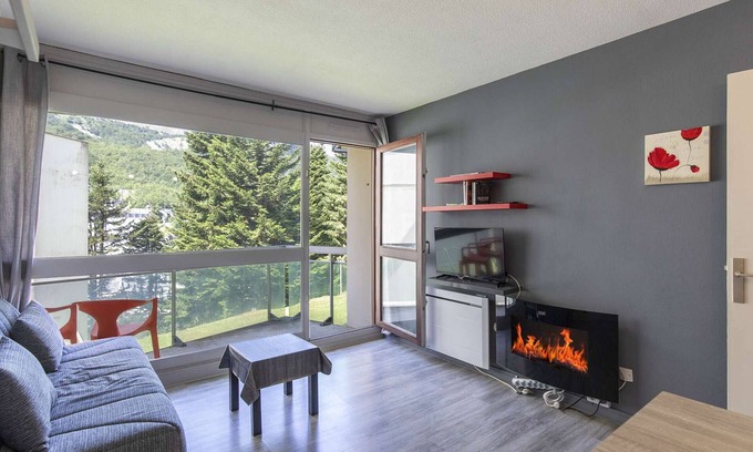 Eaux-Bonnes Apartment | Bright studio near the slopes for 3 people