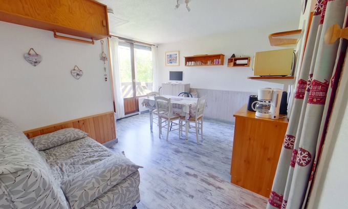 Les Rousses Apartment | Bright studio with loggia and parking in Les Rousses