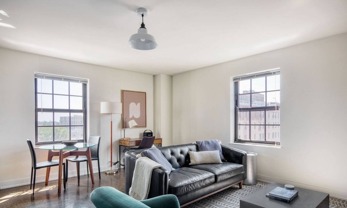 Uptown Apartment | Bright Uptown 1BR w/ Gym w/ Boxing Ring, nr Red Line, by Blueground