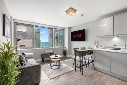 Brighton City Centre Apartment | Brighton Bliss Stylish Stay Near the Beach