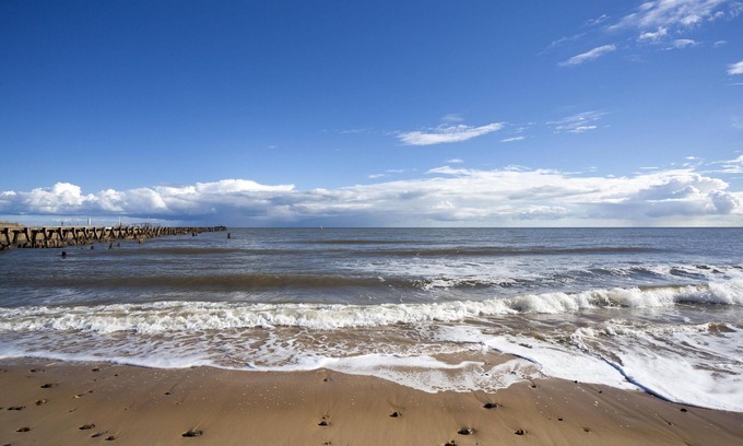 Harwich House | Brilliant 6 berth caravan at Dovercourt Holiday Park ref 44009A
